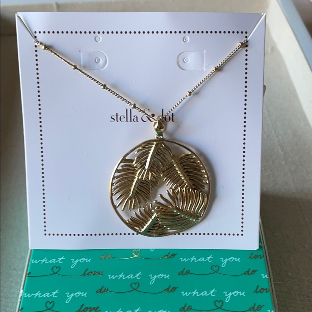 NWT Stella & Dot Filigree Pendant